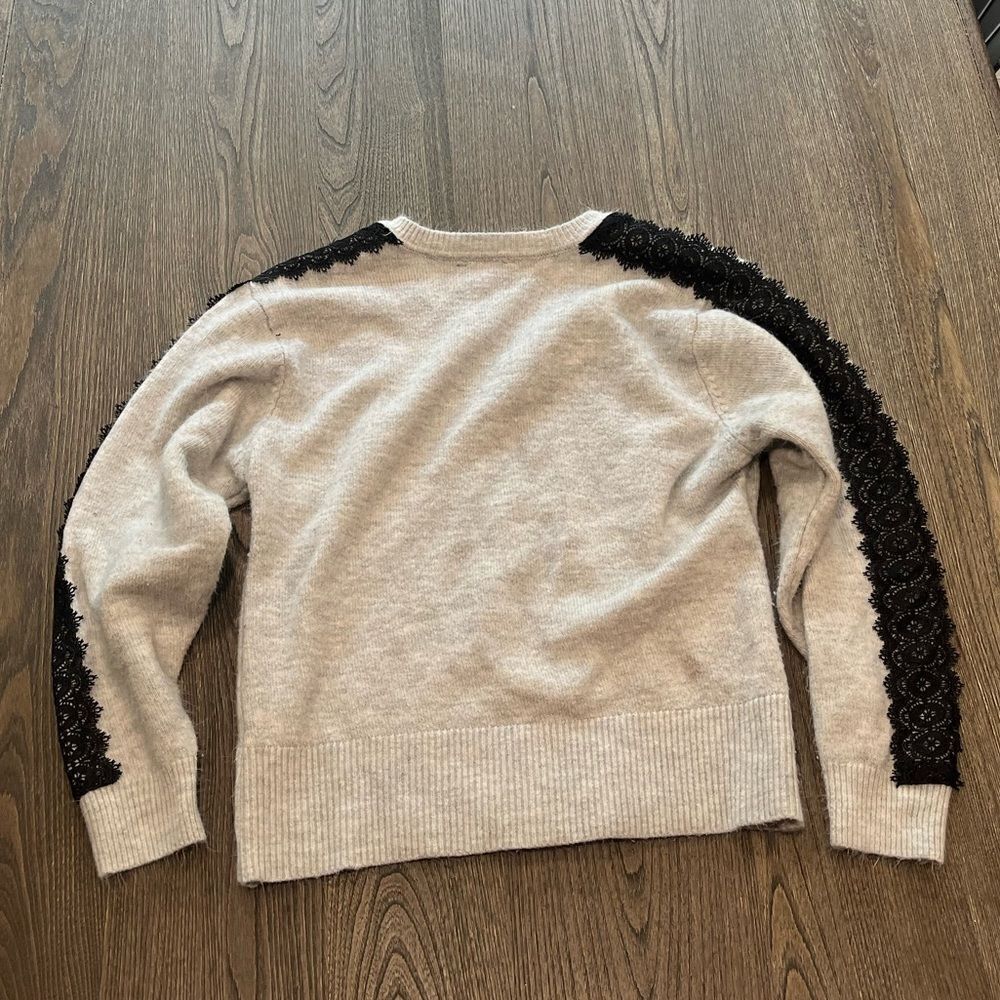 Olivia Sky Beige V-Neck Long Sleeve Black Lace Sweater Size S - Picture 4 of 4